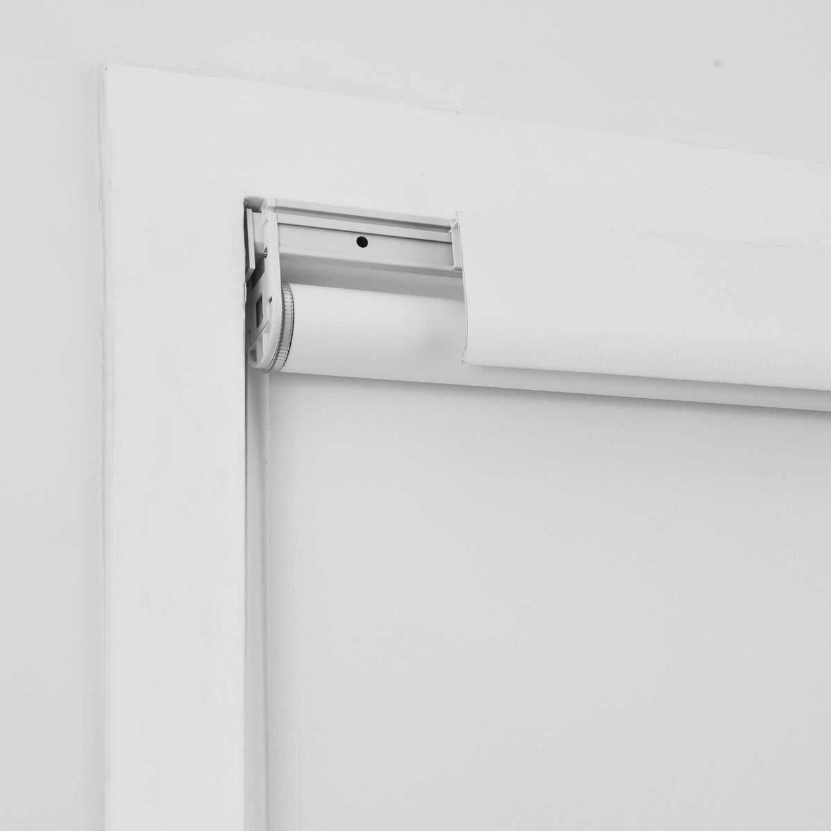 AOSKY No Drill No Tools Roller Shade Pure White bottom rail detail 